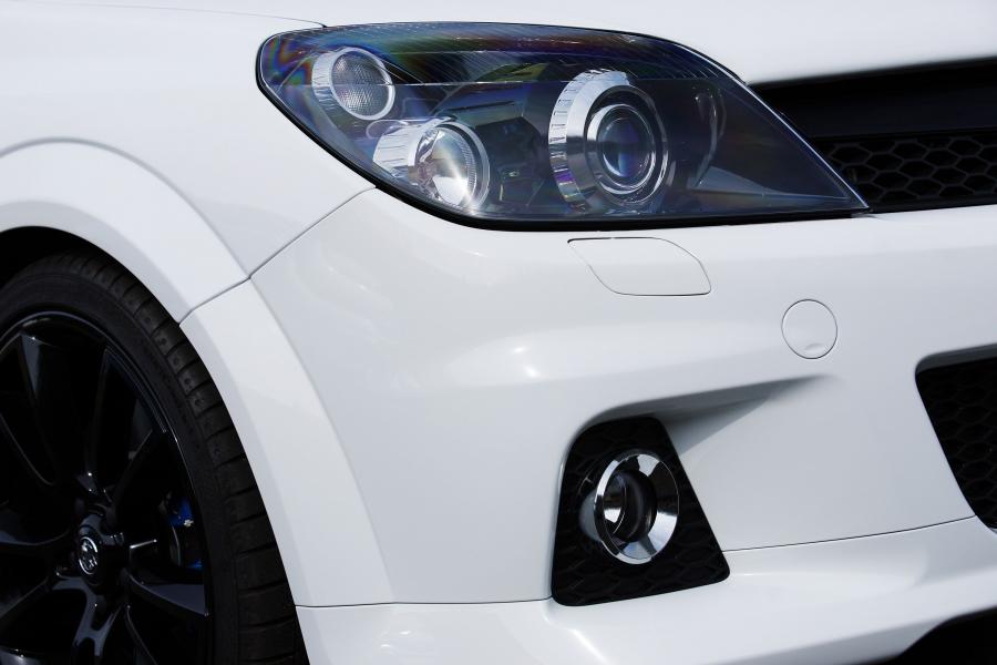  Vauxhall Astra VXR Arctic Edition 2010 года  (фото 9 из 15)